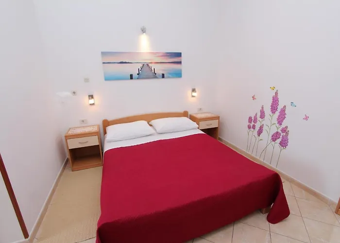 Room And Apartment Lea