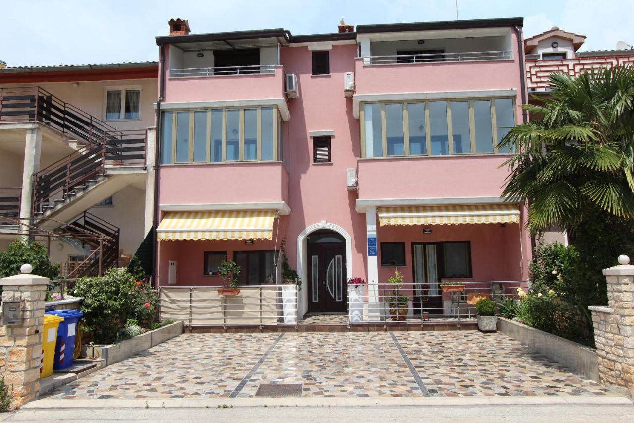 Room And Apartment Lea Guest house 3*