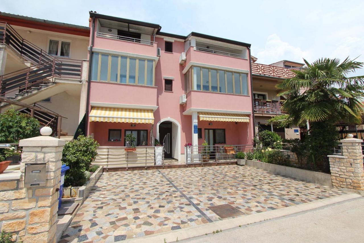 Room And Apartment Lea